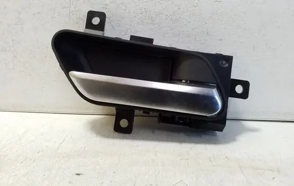 Nissan Qashqai J12 Front door interior handle 806706UA0A