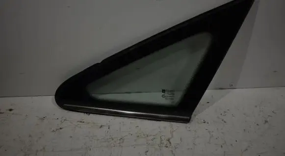 Opel Zafira B Front triangle window/glass 