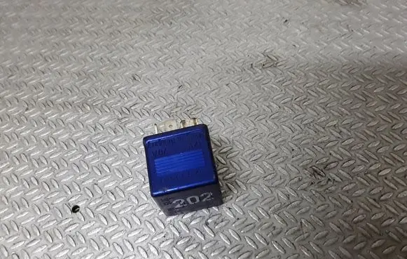 Audi A6 S6 C5 4B Other relay 8A0951253