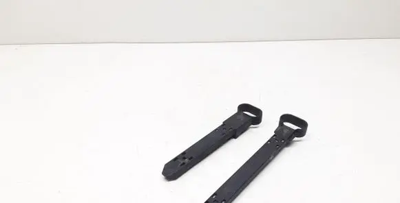 Headlight/headlamp mounting bracket