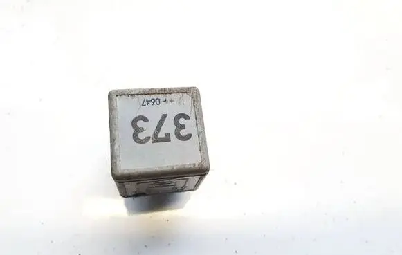 Volkswagen PASSAT B5.5 Other relay 8D0951253A V23154-B52-X301