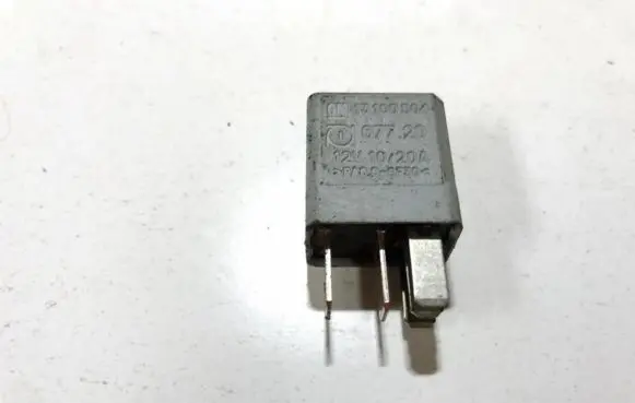 Opel Zafira B Other relay 13100504 67720