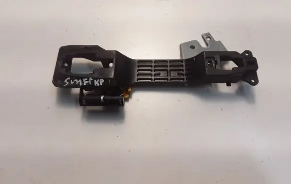 Suzuki Swift II Front door exterior handle/bracket 8282163J10