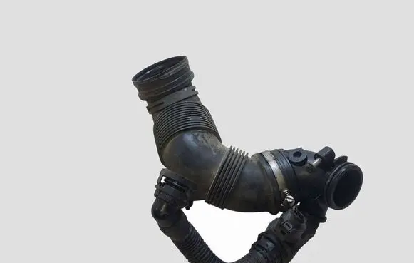 Skoda Octavia Mk3 (5E) Turbo air intake inlet pipe/hose R3000481070