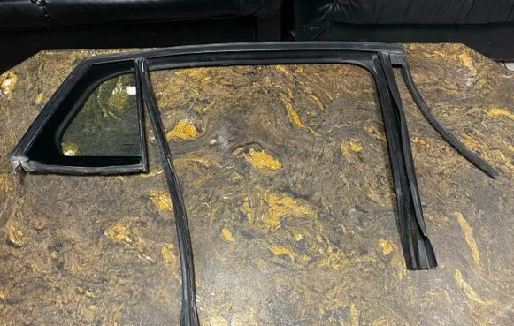 Renault Megane III Rubber seal rear door window/glass 82220662R 822202197R