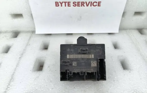 Volkswagen PASSAT B8 Door control unit/module 5Q0959392E