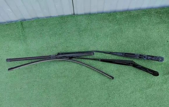 Volkswagen Tiguan Front wiper blade arm 571955409 571955410