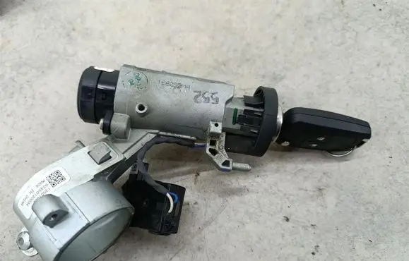 Opel Insignia A Ignition lock 13501002