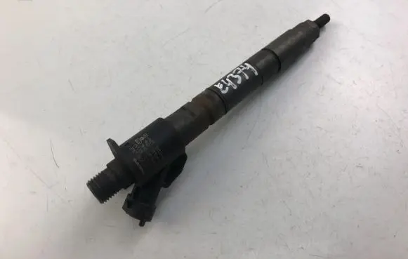 Volvo V40 Fuel injector 31303238