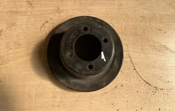 BMW 3 E30 Water pump pulley 12745973
