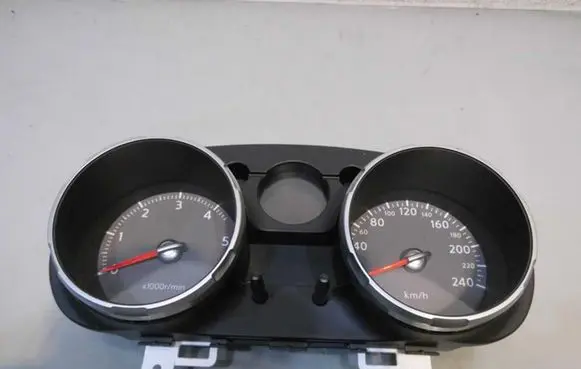 Nissan Qashqai Speedometer (instrument cluster)