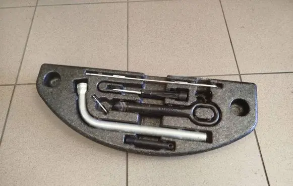 Audi A8 S8 D4 4H Tool set 4H0012110