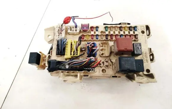 Toyota Avensis Verso Fuse box set