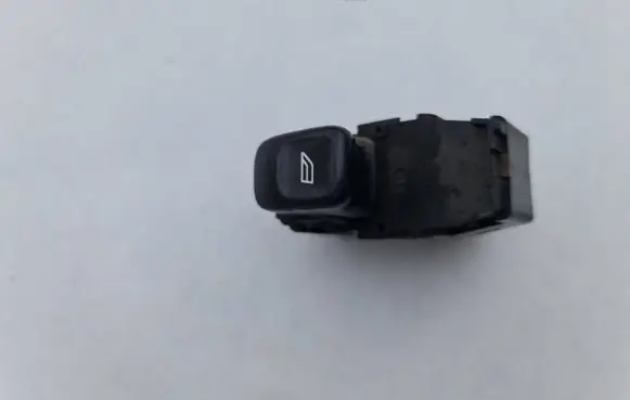 Volvo V70 Electric window control switch 8685288 03W064