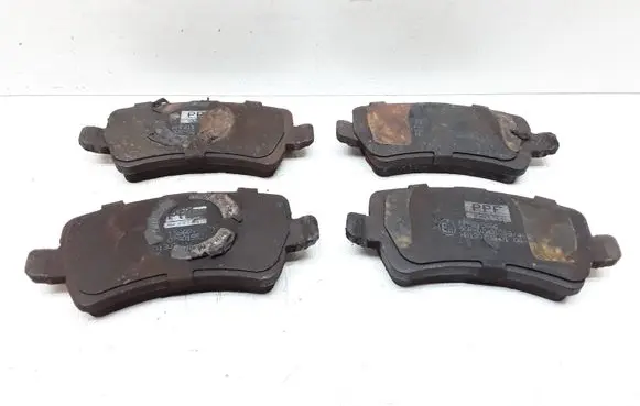 Volvo V70 Brake pads (rear) 