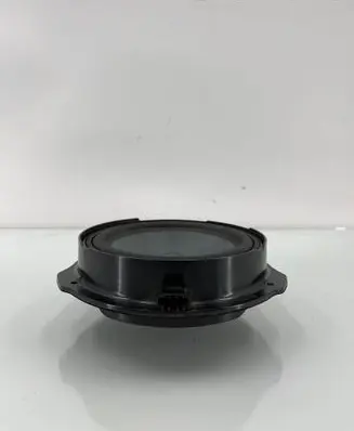 Mercedes-Benz E W212 Front door speaker A2048202102 00610B0242