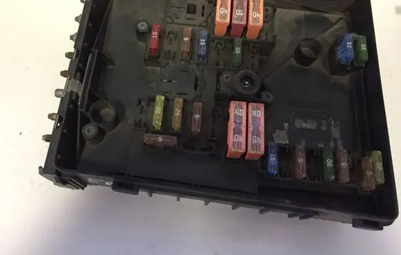 Volkswagen Golf V Fuse box set 1K0937125