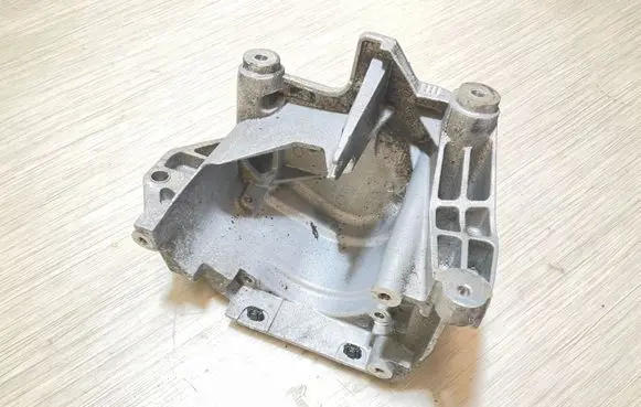 Ford Focus ST Engine mounting bracket 9804498180
