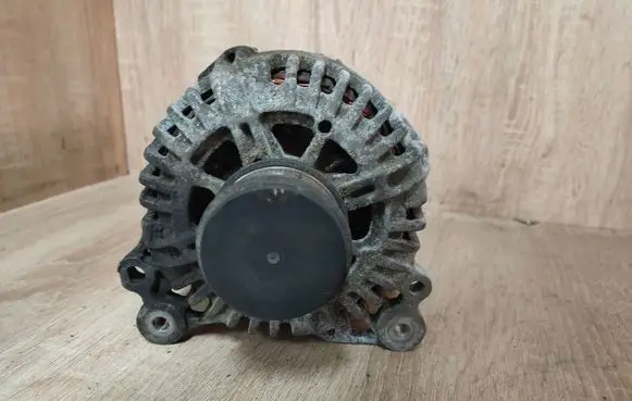 Volkswagen Touran I Generator/alternator 06F903023C