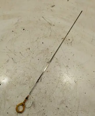 Toyota RAV 4 (XA40) Oil level dip stick 