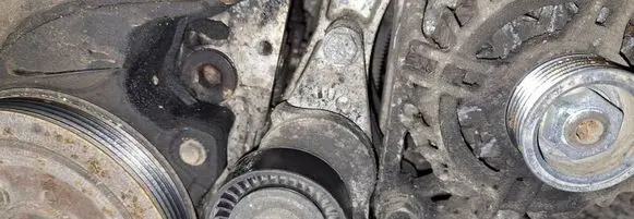 Peugeot 207 Generator/alternator belt tensioner 