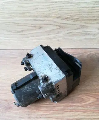 Audi A4 S4 B5 8D ABS Pump 8D0614111