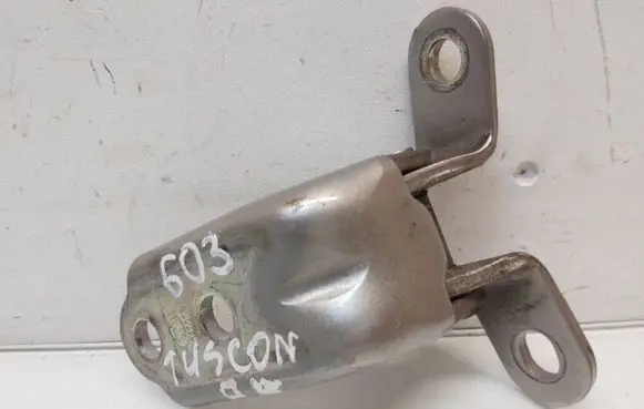 Hyundai Tucson TL Front door upper hinge