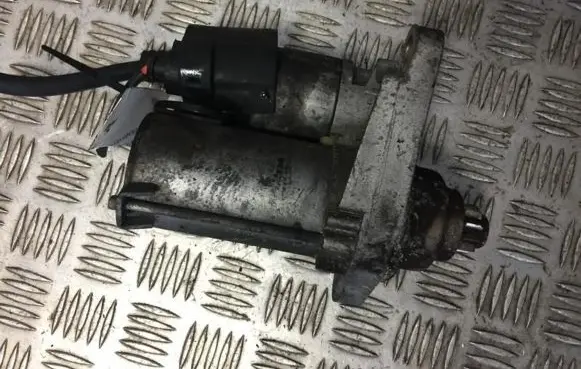 Volkswagen Golf V Starter motor D6GS12 02T911023S
