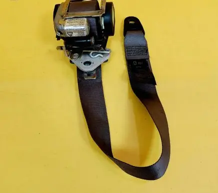 Mazda 323 F Front seatbelt 560559200