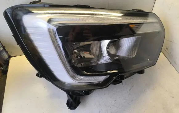 Opel Movano C Headlight/headlamp 260105567R 0021113104 366900804