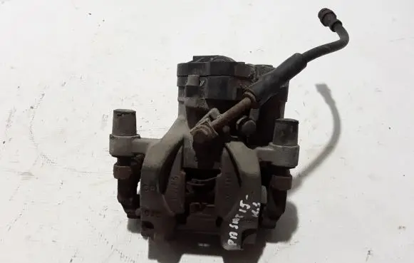 Volkswagen PASSAT B8 Rear brake caliper 3Q0615423
