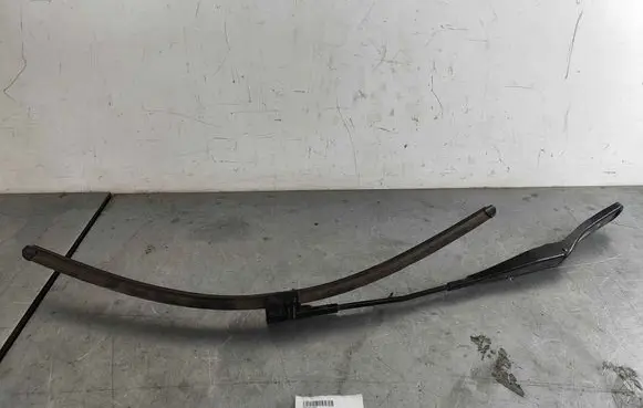 Volvo V50 Front wiper blade arm 8620200