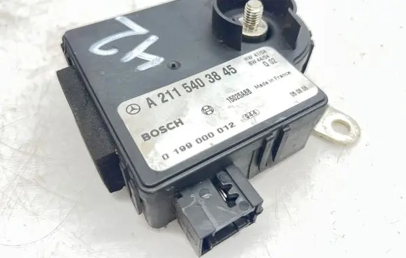 Mercedes-Benz CLS C219 Charging relay A2115403845