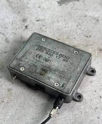 Mercedes-Benz E W211 Antenna control unit 2038201785 09102113 MC2000DC