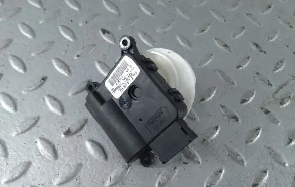Volkswagen PASSAT B8 USA Air flap motor/actuator 561907511A