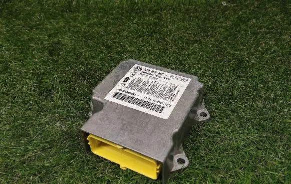 Volkswagen Jetta VI Airbag control unit/module 5C0959655J 5WK44643