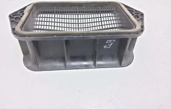 Volkswagen PASSAT B7 USA Quarter panel pressure vent 5N0815479