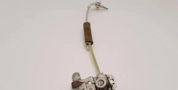 Honda CR-V Front door lock (next to the handle) 