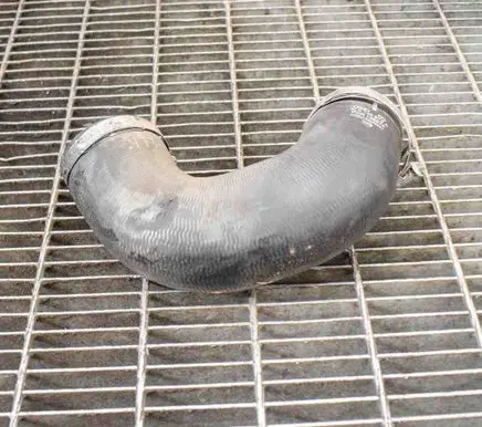 Audi Q7 4L Intercooler hose/pipe 4L0145972A