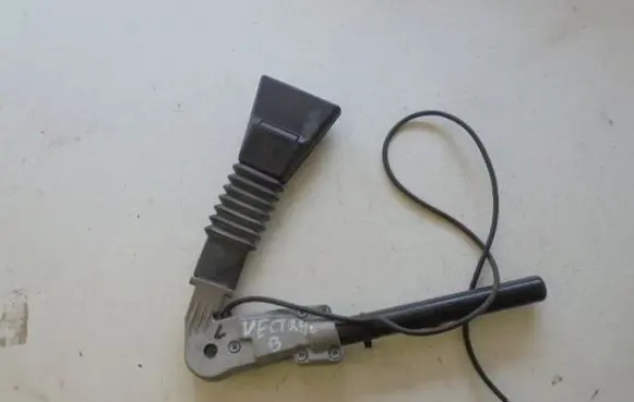 Opel Vectra B Front seatbelt buckle 