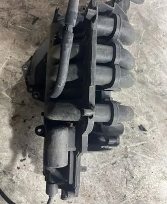 Ford Fiesta Intake manifold YS6U9424DA P3684M738A