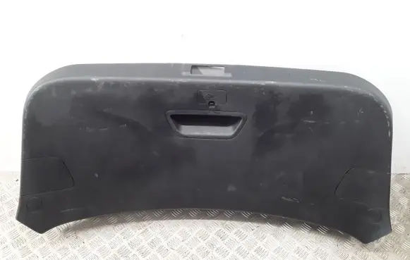 Tailgate trim