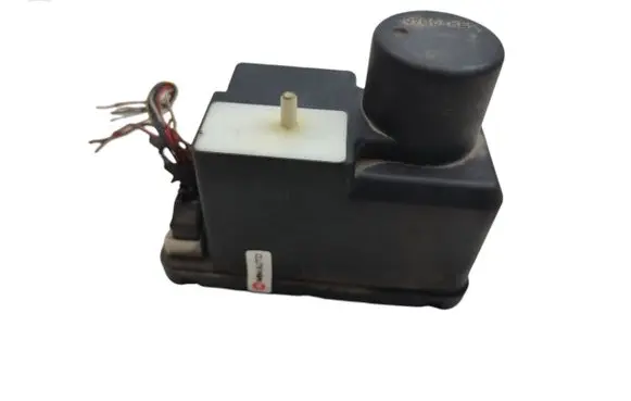 Audi A4 S4 B5 8D Central locking vacuum pump 