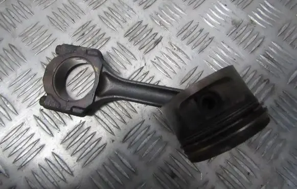 Volkswagen Golf III Piston with connecting rod 030A 07BHS