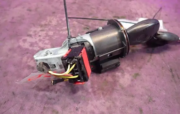 Renault Clio III Ignition lock N0502060