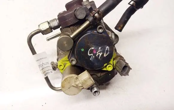 Toyota Avensis T270 Fuel injection high pressure pump 221000R040