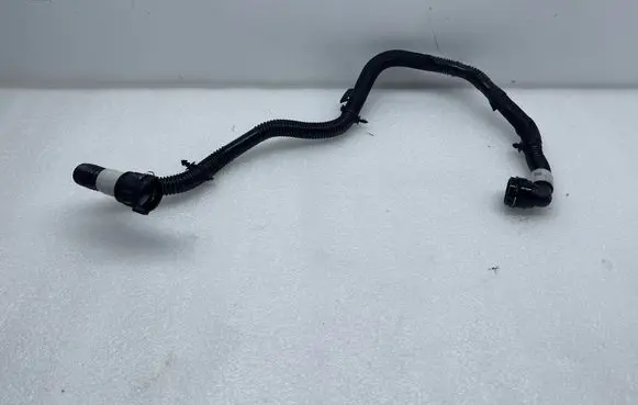 Engine coolant pipe/hose