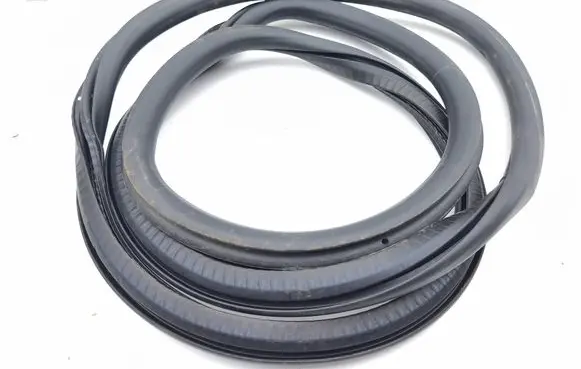 Peugeot 2008 II Rubber seal rear door 