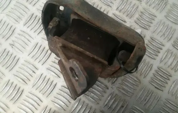 KIA Sorento Engine mount bracket 218123e150 21812-3e150