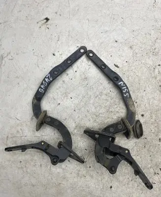 Volvo V70 Tailgate/trunk/boot hinge
